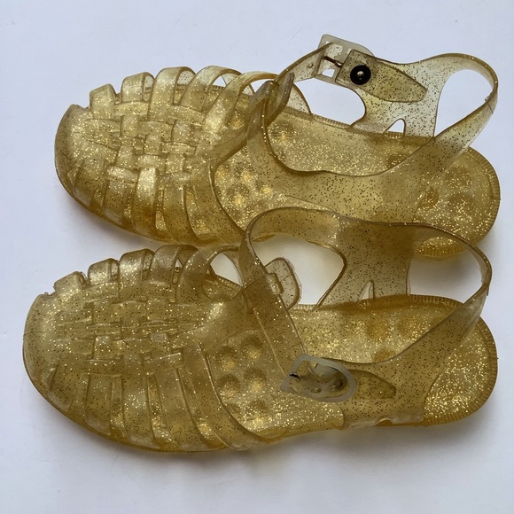 sarraizienne flip flops
